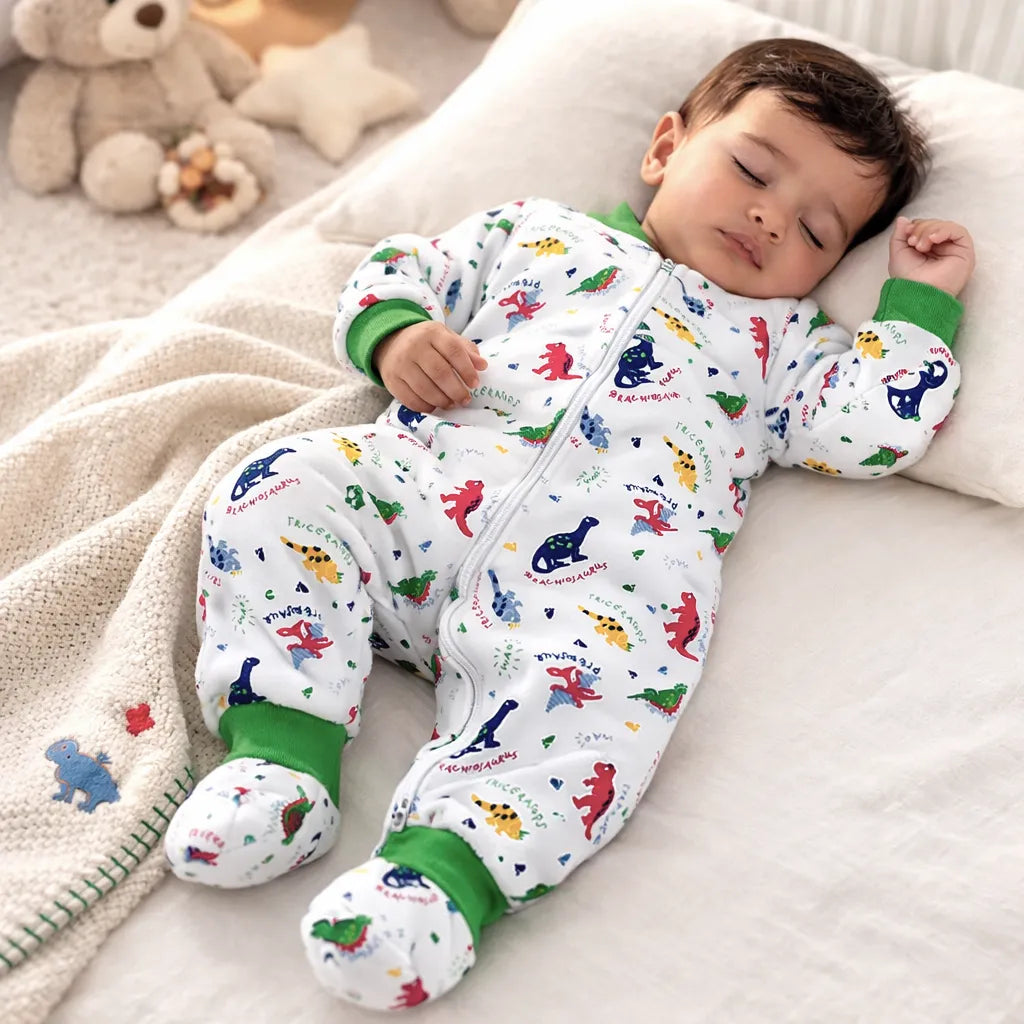 ¿Por qué los bebés y niños se destapan en la noche? Causas y cómo mantenerlos abrigados de forma segura